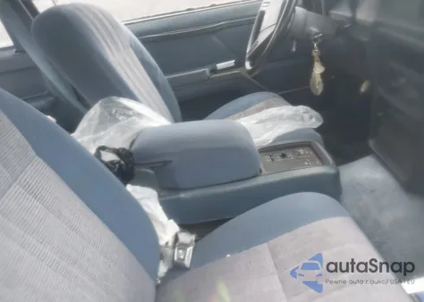 1986 Ford Thunderbird z USA, uszkodzony, nr VIN LOT-1-43742192